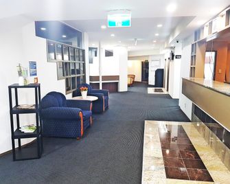Vr Auckland Airport - Mangere - Front desk