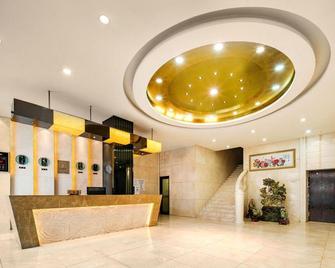 Dandong Garden Hotel - Dandong - Front desk