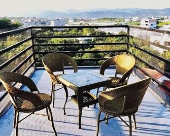 Travel Light Hotel - Puli Township - Балкон
