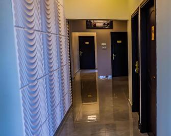 F & H Hotel - Seeb - Chodba