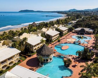 تيلامار ريزورت - تيلا - حوض السباحة