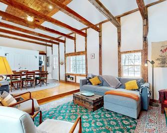 Starry Plough - Bridgewater - Living room