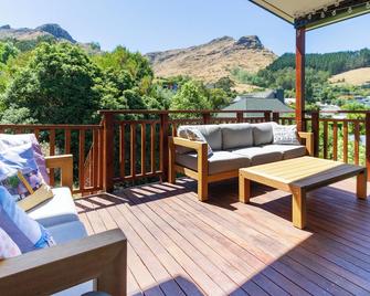 Panoramic Views from Spacious New Beach House - Christchurch - Balkong