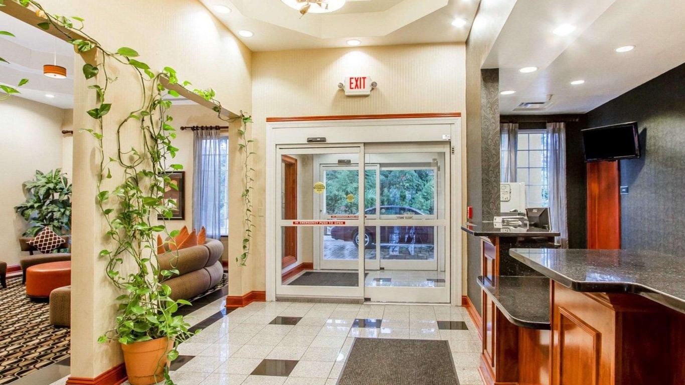 Quality Inn & Suites Greenville I-65