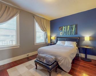 2 Bedroom Modern Home In Downtown Eureka - Eureka - Bedroom