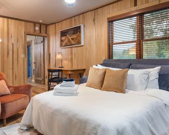 Luxury Log Cabin: Scenic Views Near Linville Falls - Marion - Slaapkamer