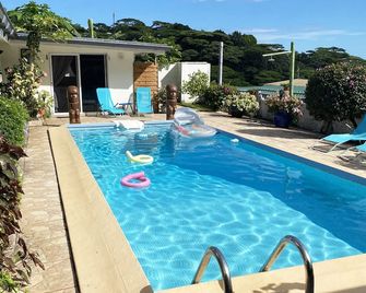 Mahina's Lodge - Arue - Piscina