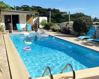 Mahina's Lodge - Arue - Piscina