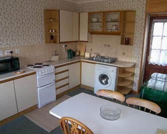 Ernambrie Cottage - Castle Douglas - Kitchen