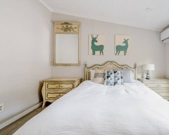 Ev Serene Modern Cozy Waterfront Fireplace Cottage - Livingston Manor - Bedroom