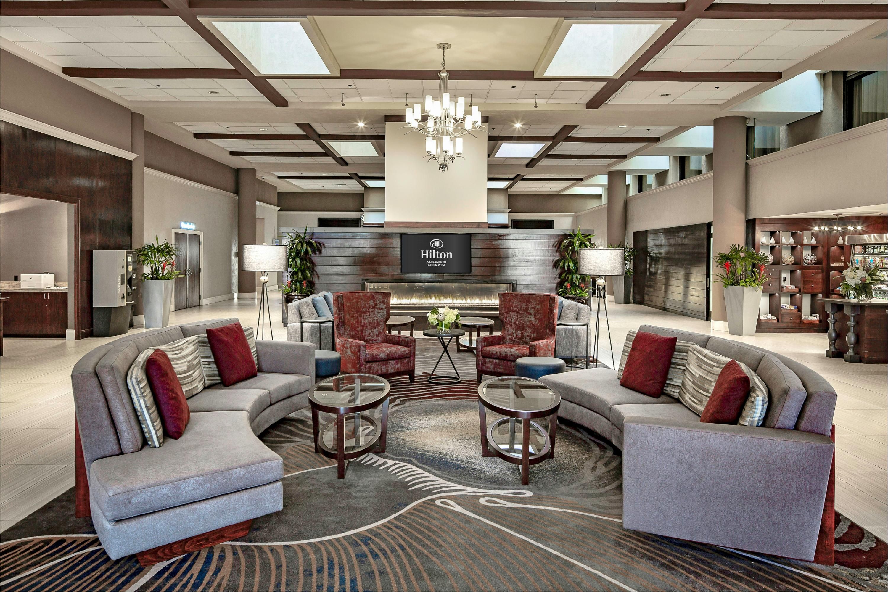 Hilton Sacramento Arden West - Sacramento - Lobby