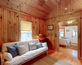 Little Birch on Little Sebago Lake - Gray - Sala de estar