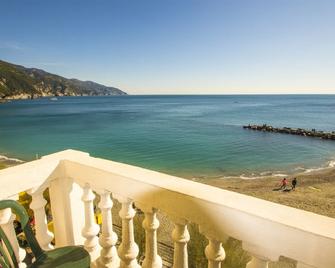 Hotel Baia - Monterosso al Mare - Makuuhuone