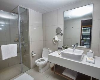 Quest Hotel Tagaytay - Tagaytay - Baño