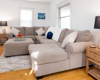 King Bed - 5 Min To Moa - 75 & 65' Hdtv - Ping Pong - Richfield - Huiskamer