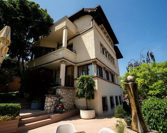 Casa Cranta - בראסוב - בניין