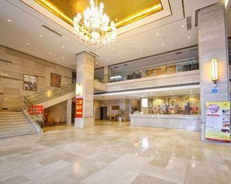 Blue Beach Hotspring Holiday Hotel - Ксіанфан - Лоббі