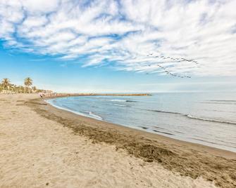 Lovely Home In Málaga With Wifi - Málaga - Bãi biển