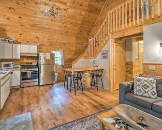 Cozy Retreat with Porch and Double JJ Resort Access! - Rothbury - Kitchen