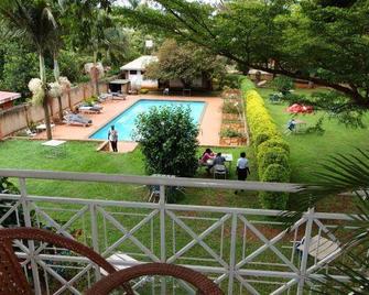 Jinja Safari Hotel - Jinja - Piscina