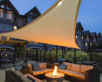 Aava Whistler Hotel - Whistler - Pátio