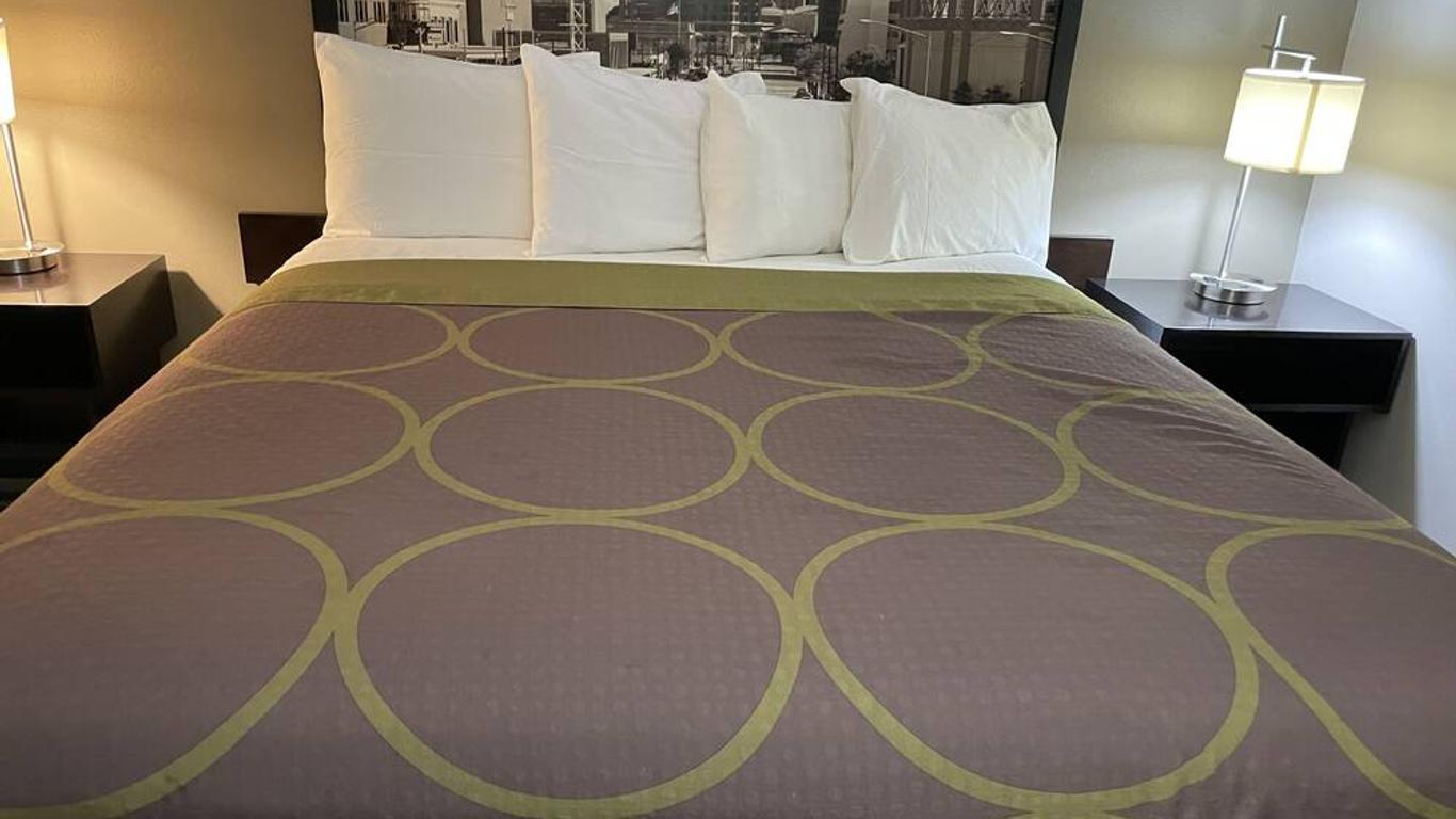 Delavan Inn and Suites