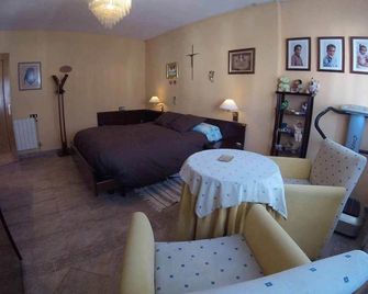 Spacious And Comfortable House In Heritage City: Murallas De Ávila - Úbeda - Habitación