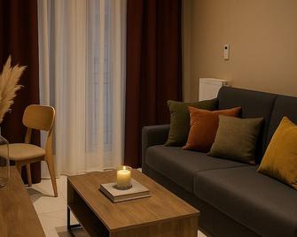 Black Onyx Comfort Suites - Thessaloniki - Living room