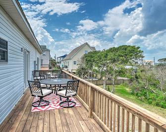 Updated Family Getaway Walk to Sea Haven Beach! - North Topsail Beach - Balcony