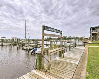 Diamondhead Condo - Marina, Pool Access and Golfing! - Diamondhead - Outdoor view