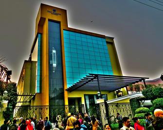 L'Elegant Hotel By Ace Manor - Ghāziābād - Edificio