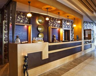 Crystal Admiral Resort Suites & Spa - Kizilagaç - Recepción