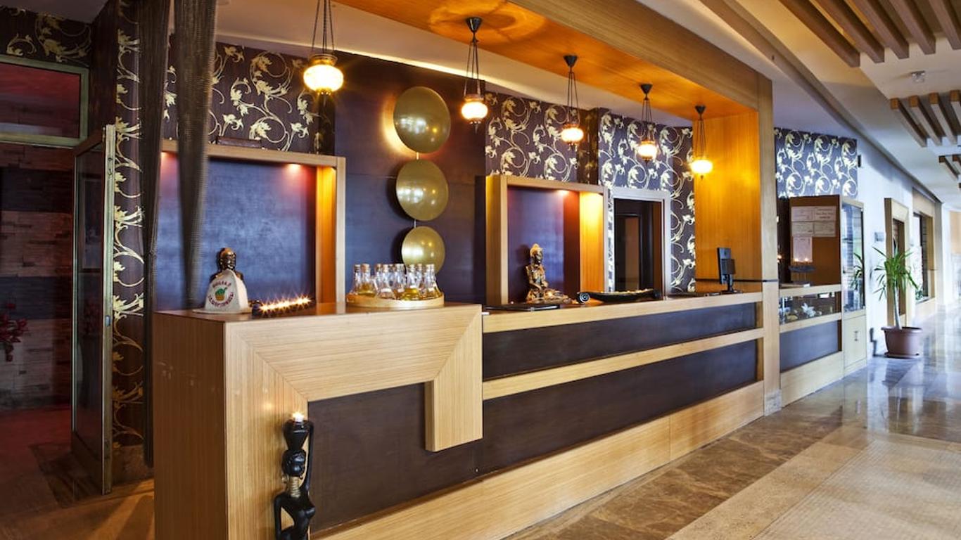 Crystal Admiral Resort Suites & Spa