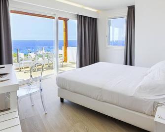 Infinity Resort Tropea - Parghelia - Schlafzimmer
