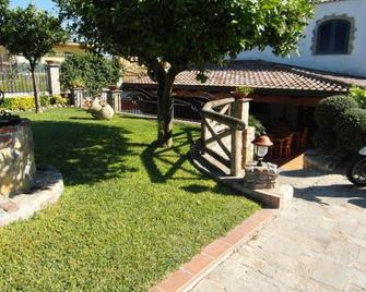 B&B Villa Lura Pompei - Pompei - Patio