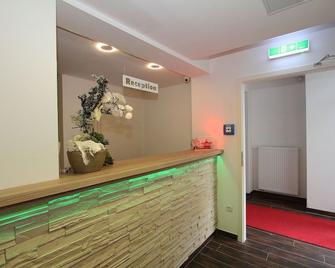 Pension Villa Colosseo im Herzen von Meiningen - Meiningen - Front desk