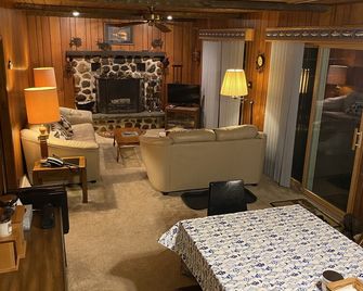 Two Lake Cabins in Paradise - Minocqua - Restaurant