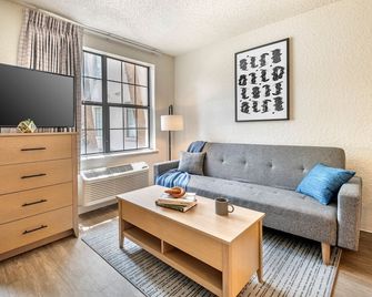Intown Suites Extended Stay High Point Nc - High Point - Sala de estar