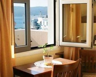 Portiani Hotel - Plaka - חדר אוכל