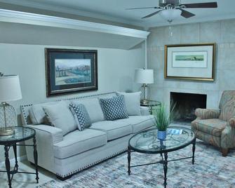 Furnished All Inclusive 2 Br Condo Ballantyne/Pineville - Charlotte - Living room