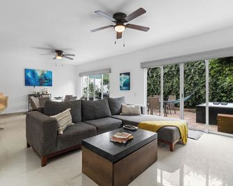 Casa Encanto - 3Bdr, 2.5bath w/Jacuzzi and Parking - Pto Vallarta - Sala de estar