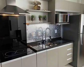 Charming studio apartment with parking space. Near Anália Franco and Tatuapé Shopping Malls. - Sao Paulo - Kitchen