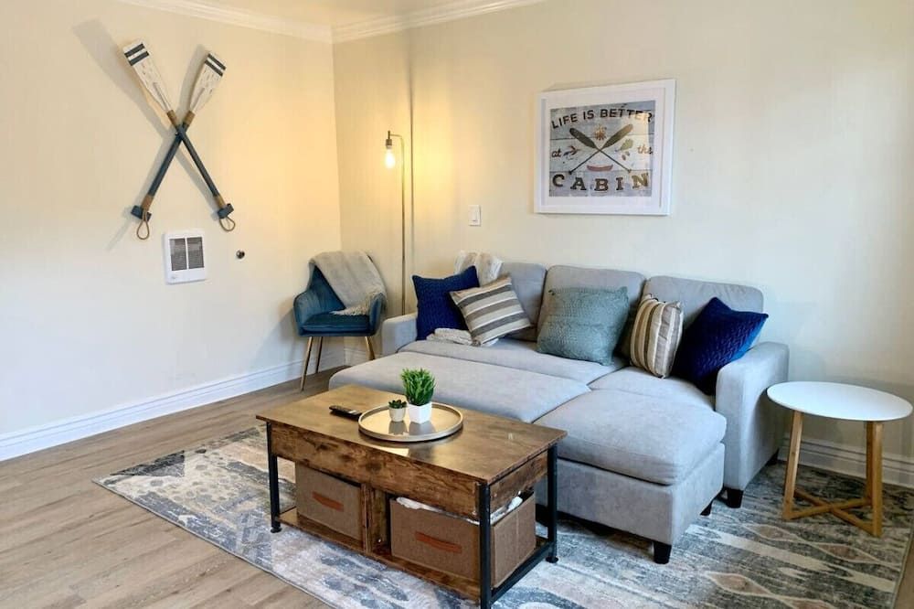 Awesome room layout for couples and solo-travelers at PERFECTLY located lodge. - Lago Tahoe - Soggiorno