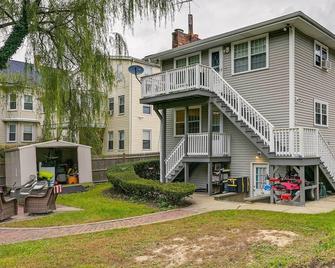 Boston Duplex with Foosball Table 11 Mi to Downtown - Boston - Building