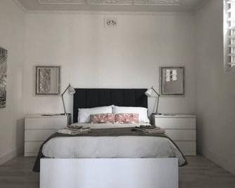 Coogee Bright Beachside Garden Retreat - Coog2 - Coogee - Bedroom