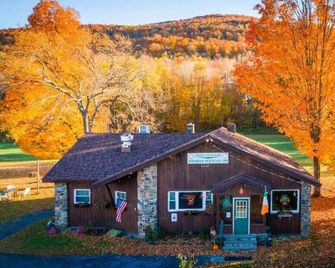 Jimmy OConnor's Windham Mtn Inn - Windham
