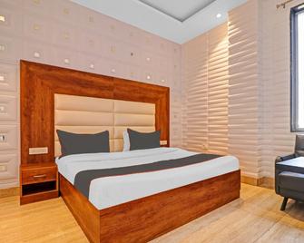 Collection O Hotel Moon - Jammu - Schlafzimmer