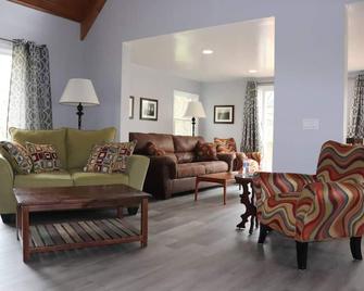 Silver Lake get away-Waterfront fun - Mears - Sala de estar