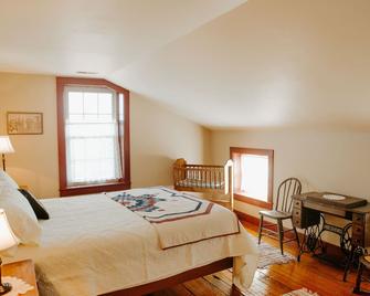 Experience Beautiful Pioneer Home In Nauvoo! - Nauvoo - Bedroom