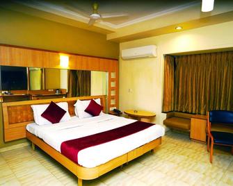 New Hotel Europa Inn - Rajkot - Bedroom